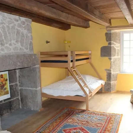 Le Chevalier - Maison Et Jardin Face A La Montagne Holiday home Saint-Vincent-de-Salers