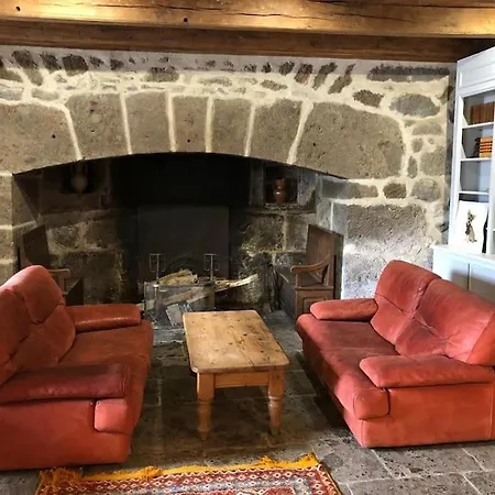 Le Chevalier - Maison Et Jardin Face A La Montagne Holiday home Saint-Vincent-de-Salers
