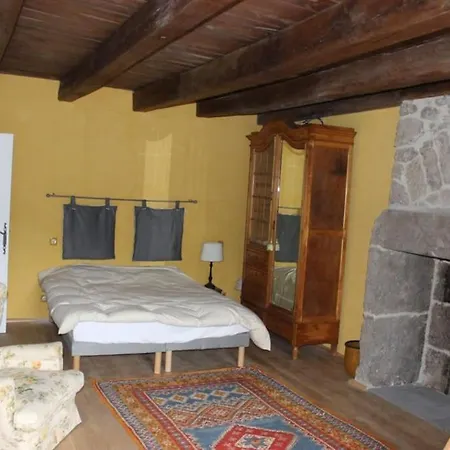 Holiday home Le Chevalier - Maison Et Jardin Face A La Montagne